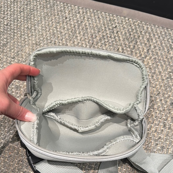 New Balance NYC Marathon Gray Training Series 10M Belt Bag - Picture 4 of 4